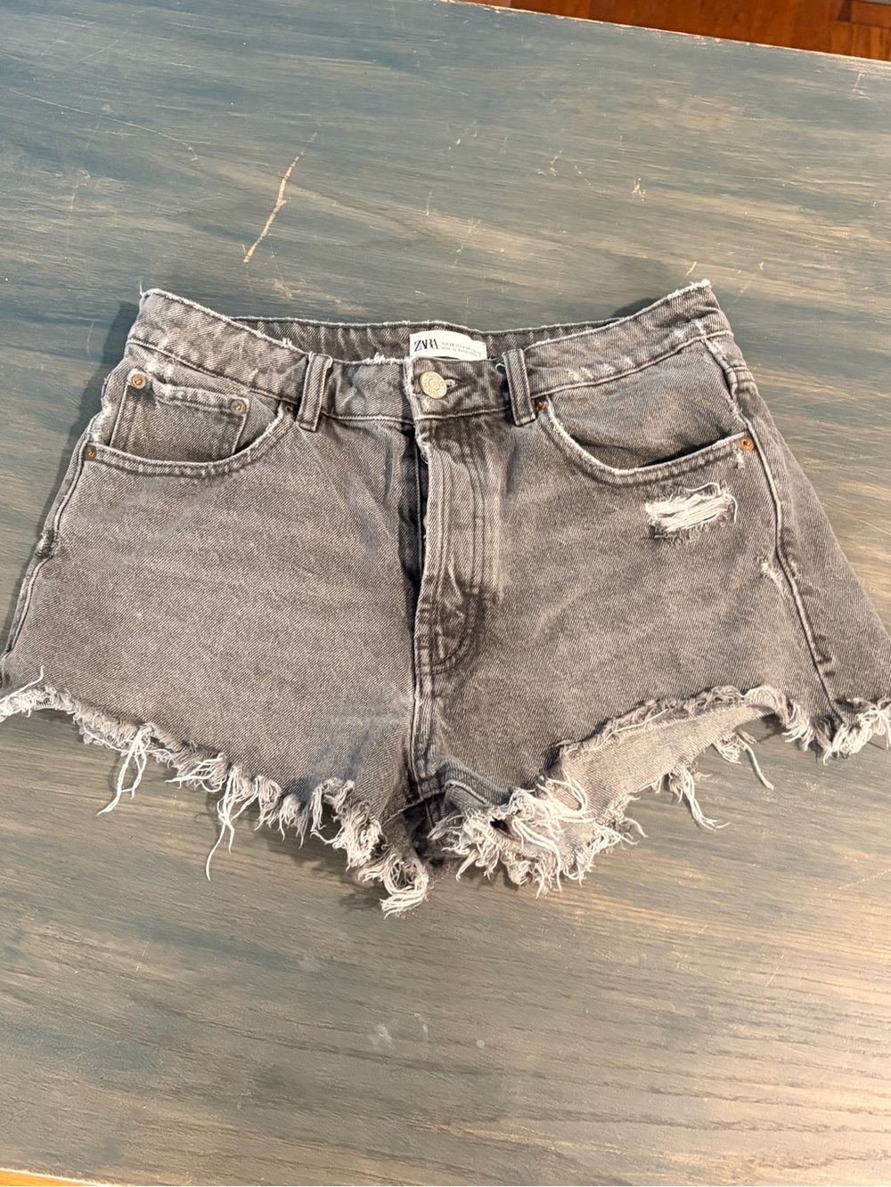 Zara Washed Gray Distressed Denim Shorts 2.5 inch Size 6.